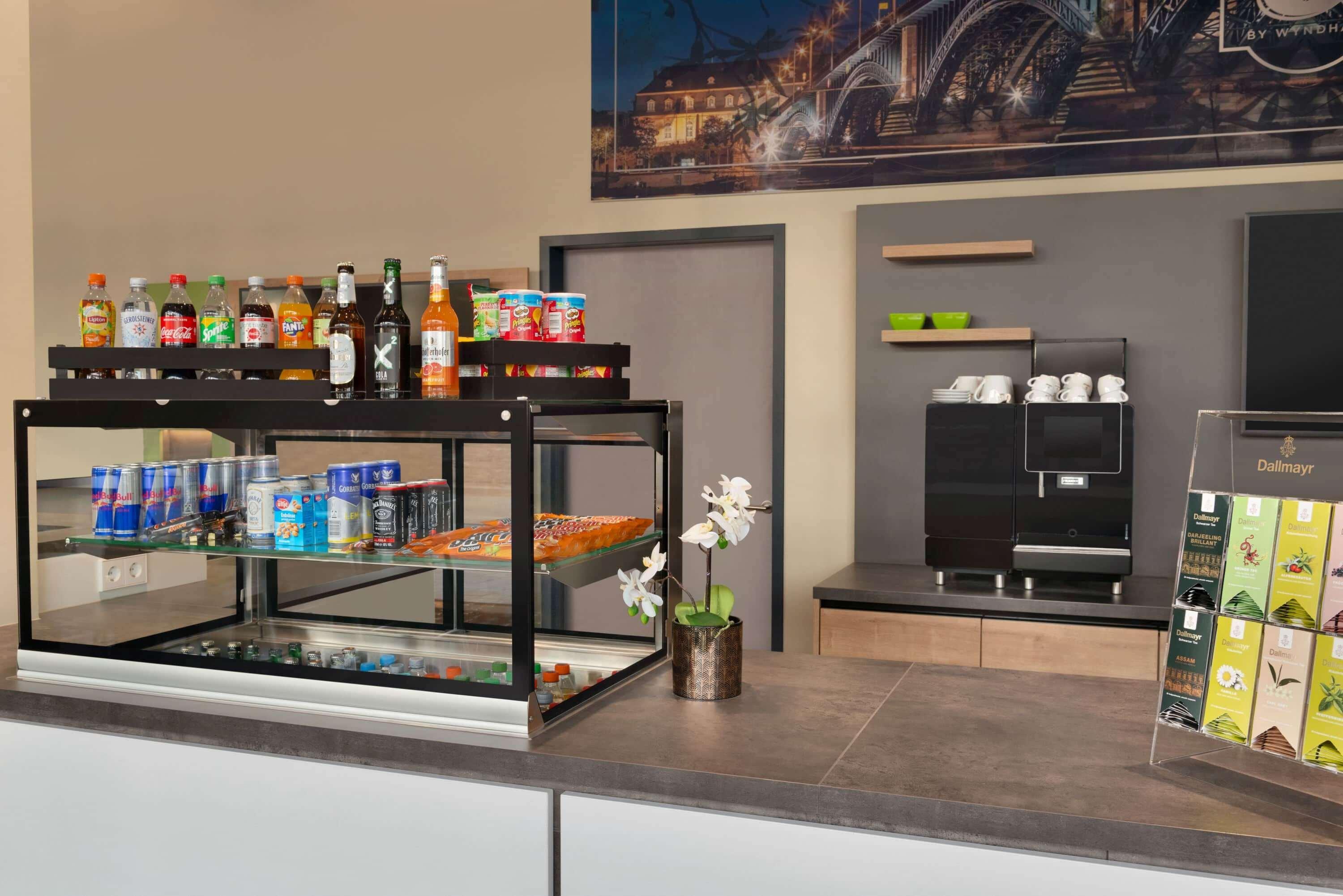 Hotel Super 8 By Wyndham Zollhafen 3*